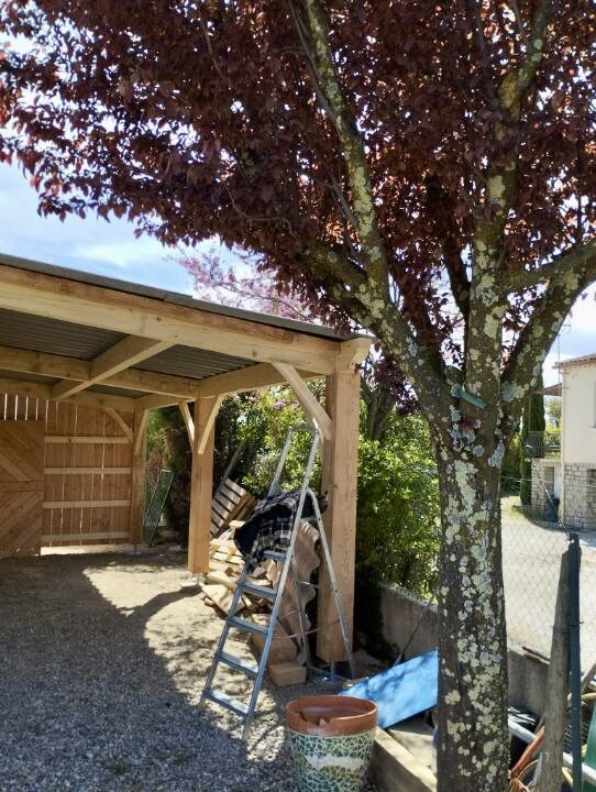 Vue extérieure du carport terminé